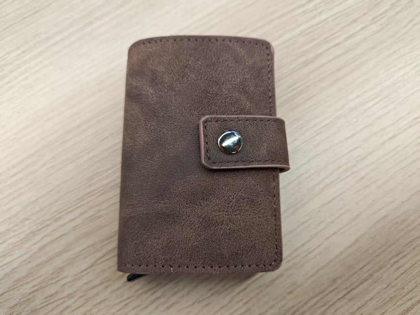 Legújabb kialakítású, többfunkciós RFID-blokkoló kártyatartó férfiaknak Legújabb kialakítású, többfunkciós RFID-blokkoló kártyatartó férfiaknak